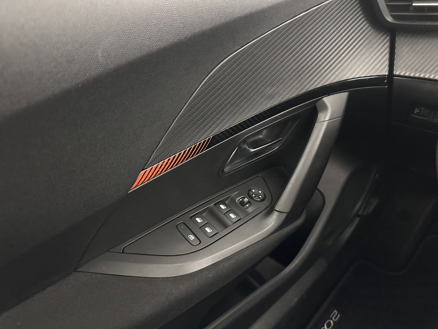 Peugeot 2008 1.2 PureTech Blue Lease Active Aut. *FULL-LED | NAVI-FULLMAP | DIGI-COCKPIT | HEATED-SPORTSEATS | CAMERA | SHIFT-PADDLES | ECC | PDC | CRUISE | CARPLAY  | TOWBAR | 16"ALU*