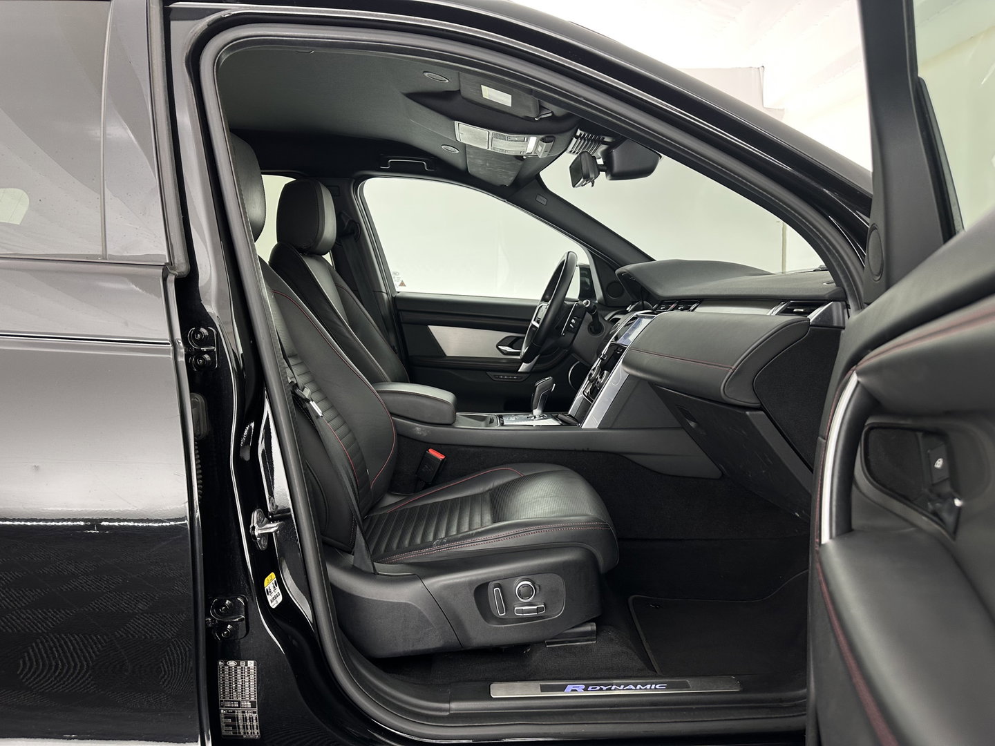 Land Rover Discovery Sport P300e 1.5 R-Dynamic HSE (Plug-in) (INCL.BTW) *LEATHER | FULL-LED | DIGI-COCKPIT | BLINDSPOT | KEYLESS | SHIFT-PADDLES | PRIVACY-GLASS | NAVI-FULLMAP | ECC | PDC | CRUISE | 20''ALU*