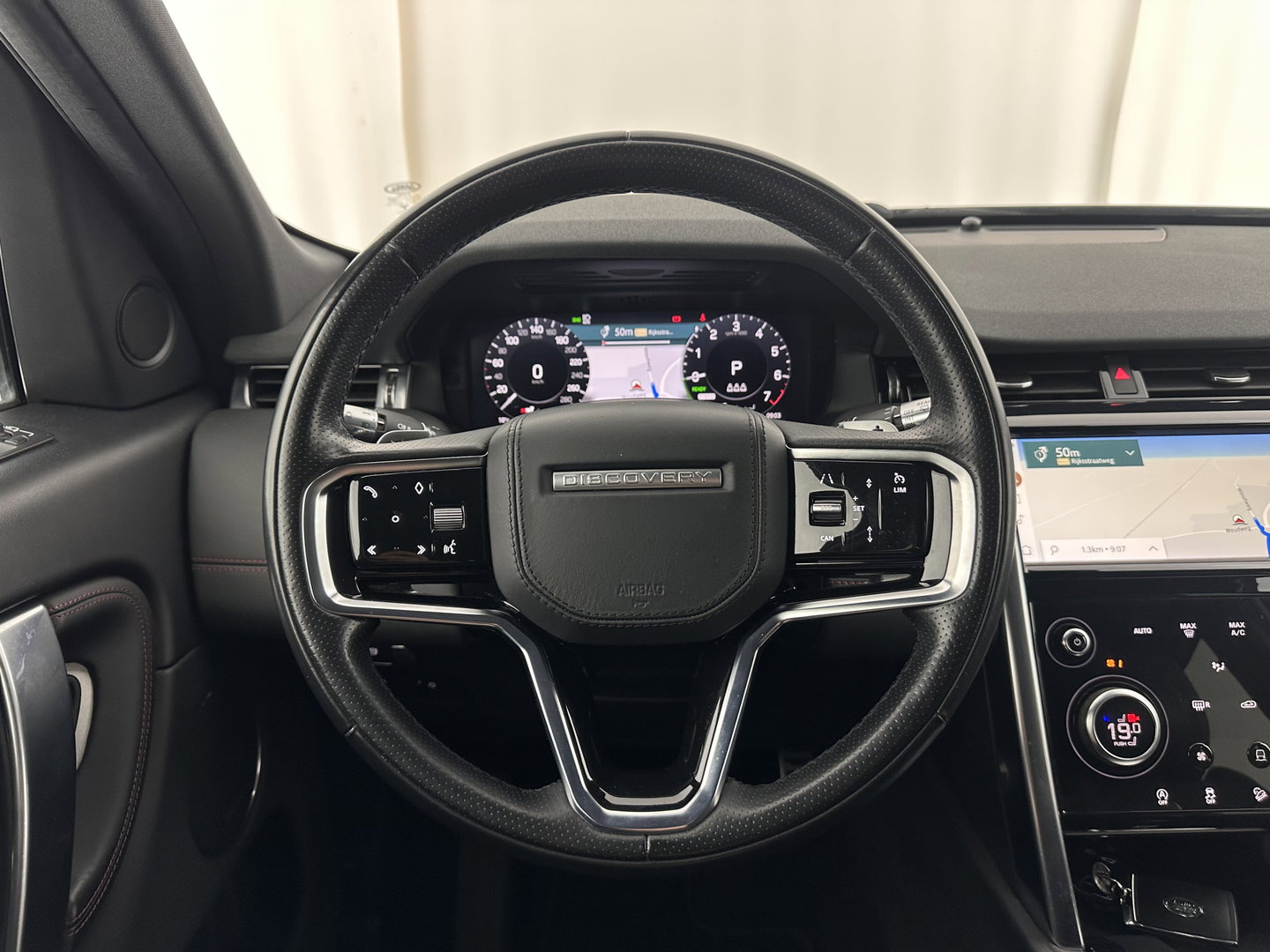 Land Rover Discovery Sport P300e 1.5 R-Dynamic HSE (Plug-in) (INCL.BTW) *LEATHER | FULL-LED | DIGI-COCKPIT | BLINDSPOT | KEYLESS | SHIFT-PADDLES | PRIVACY-GLASS | NAVI-FULLMAP | ECC | PDC | CRUISE | 20''ALU*