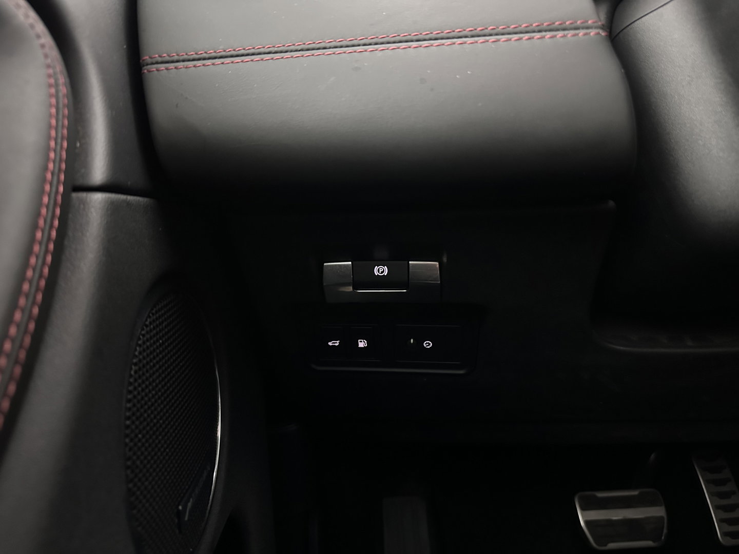 Land Rover Discovery Sport P300e 1.5 R-Dynamic HSE (Plug-in) (INCL.BTW) *LEATHER | FULL-LED | DIGI-COCKPIT | BLINDSPOT | KEYLESS | SHIFT-PADDLES | PRIVACY-GLASS | NAVI-FULLMAP | ECC | PDC | CRUISE | 20''ALU*