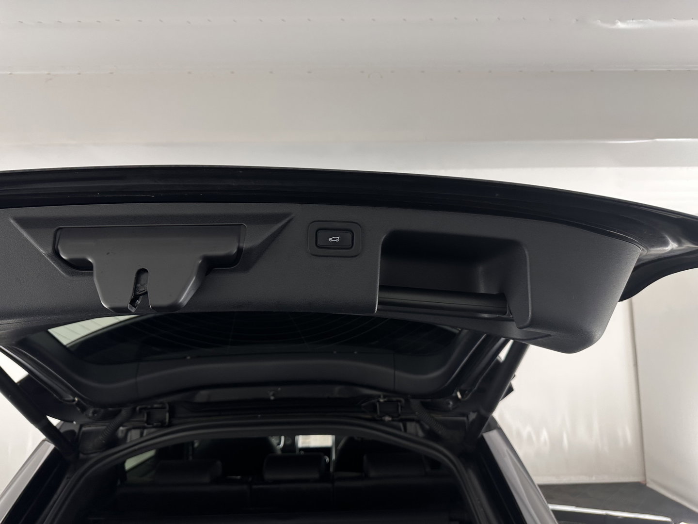 Land Rover Discovery Sport P300e 1.5 R-Dynamic HSE (Plug-in) (INCL.BTW) *LEATHER | FULL-LED | DIGI-COCKPIT | BLINDSPOT | KEYLESS | SHIFT-PADDLES | PRIVACY-GLASS | NAVI-FULLMAP | ECC | PDC | CRUISE | 20''ALU*