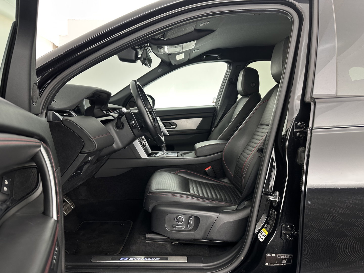 Land Rover Discovery Sport P300e 1.5 R-Dynamic HSE (Plug-in) (INCL.BTW) *LEATHER | FULL-LED | DIGI-COCKPIT | BLINDSPOT | KEYLESS | SHIFT-PADDLES | PRIVACY-GLASS | NAVI-FULLMAP | ECC | PDC | CRUISE | 20''ALU*