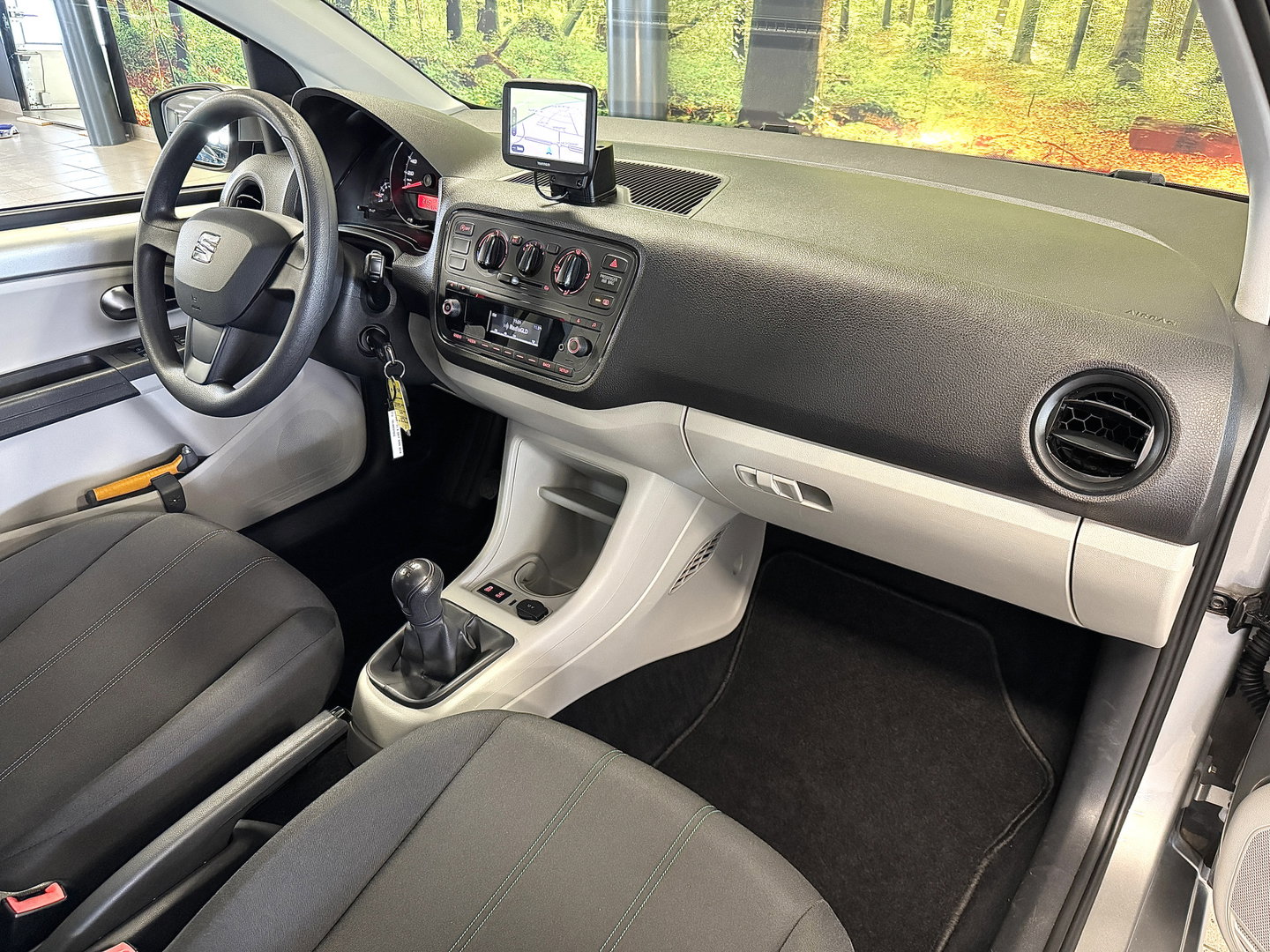 SEAT Mii 1.0 Style Connect | Origineel Nederlands | NAP | 5 Deurs! | Navigatie | Airconditioning | Automatische Verlichting | Isofix | Rem assistent Elektrische Ramen |