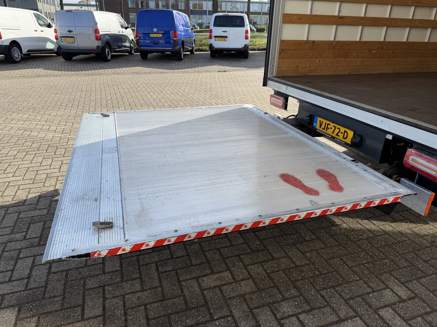 MAN TGE 35 2.0 Lang L4 Super Hoog 177pk bakwagen met Dhollandia laadklep / euro 6 / bpm vrij / vaste prijs rijklaar € 38.950 ex btw / lease vanaf € 636 / zwart metallic