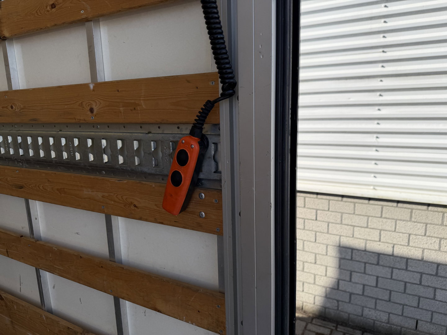 MAN TGE 35 2.0 Lang L4 Super Hoog 177pk bakwagen met Dhollandia laadklep / euro 6 / bpm vrij / vaste prijs rijklaar € 38.950 ex btw / lease vanaf € 636 / zwart metallic