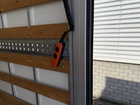 MAN TGE 35 2.0 Lang L4 Super Hoog 177pk bakwagen met Dhollandia laadklep / euro 6 / bpm vrij / vaste prijs rijklaar € 38.950 ex btw / lease vanaf € 636 / zwart metallic