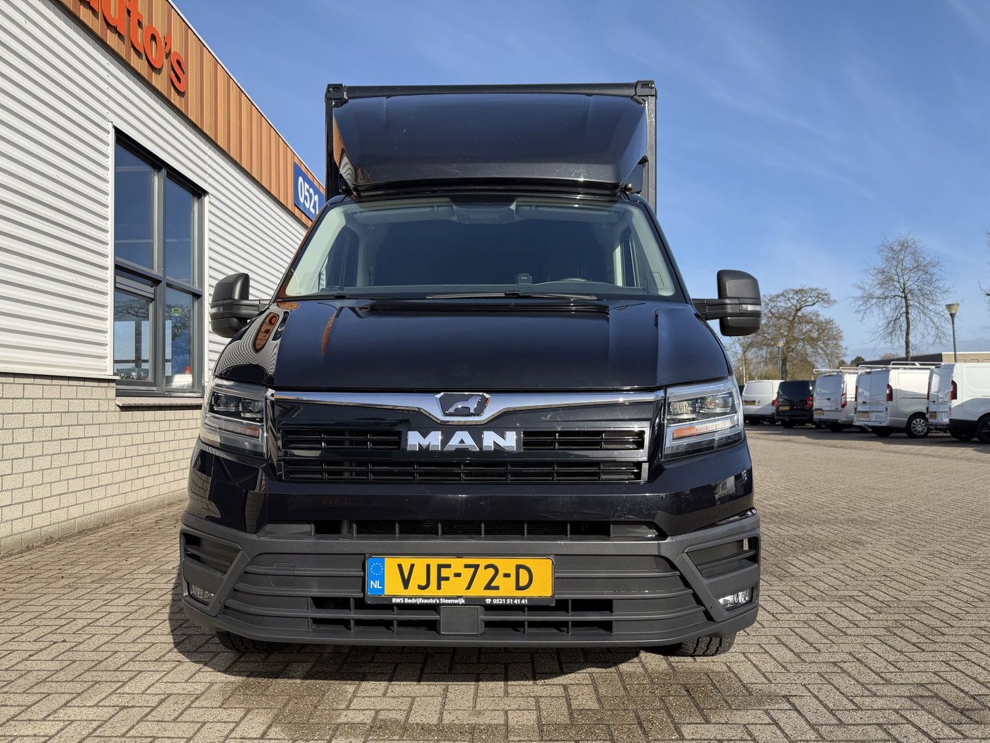 MAN TGE 35 2.0 Lang L4 Super Hoog 177pk bakwagen met Dhollandia laadklep / euro 6 / bpm vrij / vaste prijs rijklaar € 38.950 ex btw / lease vanaf € 636 / zwart metallic
