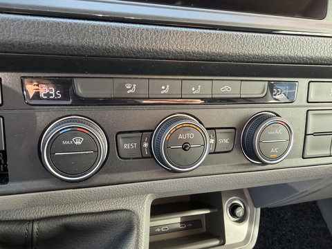 MAN TGE 35 2.0 Lang L4 Super Hoog 177pk bakwagen met Dhollandia laadklep / euro 6 / bpm vrij / vaste prijs rijklaar € 38.950 ex btw / lease vanaf € 636 / zwart metallic