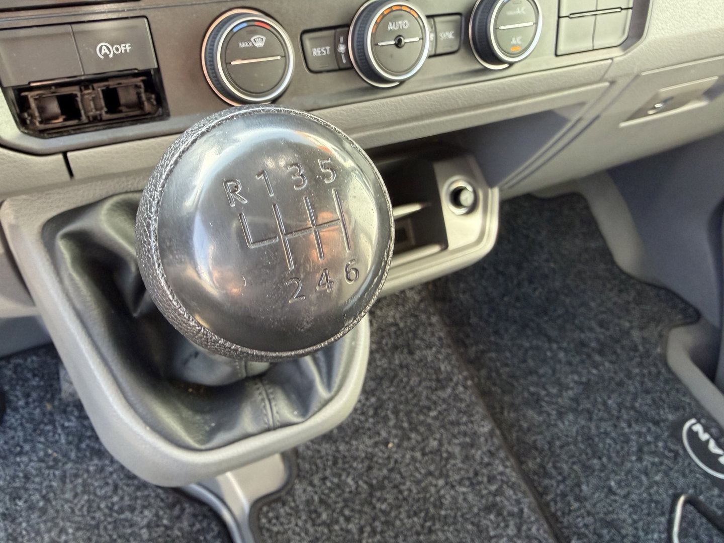 MAN TGE 35 2.0 Lang L4 Super Hoog 177pk bakwagen met Dhollandia laadklep / euro 6 / bpm vrij / vaste prijs rijklaar € 38.950 ex btw / lease vanaf € 636 / zwart metallic