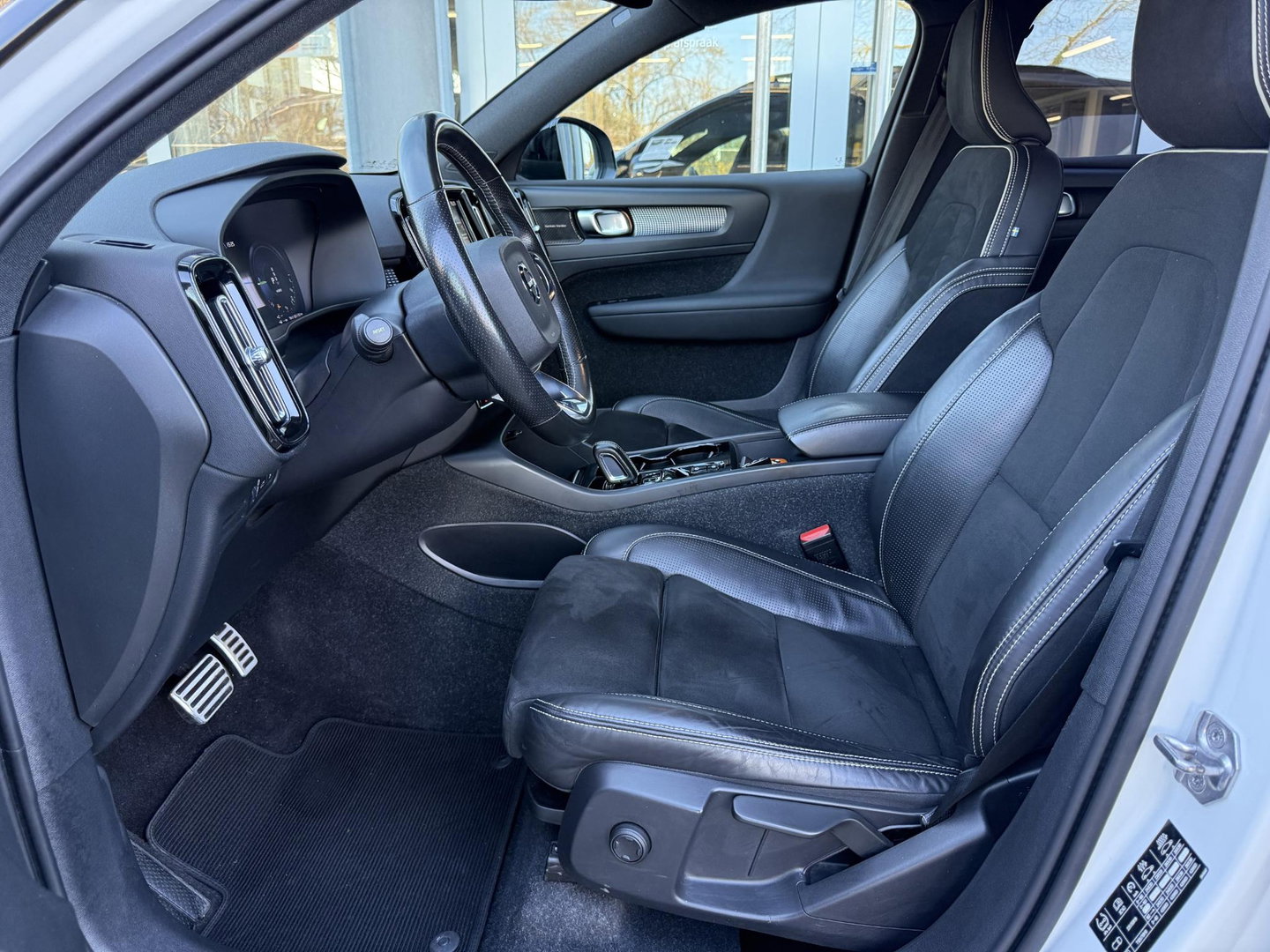 Volvo XC40 1.5 T5 Recharge 262 PK R-Design |H/K|Winterpakket|Cam|Trekhaak