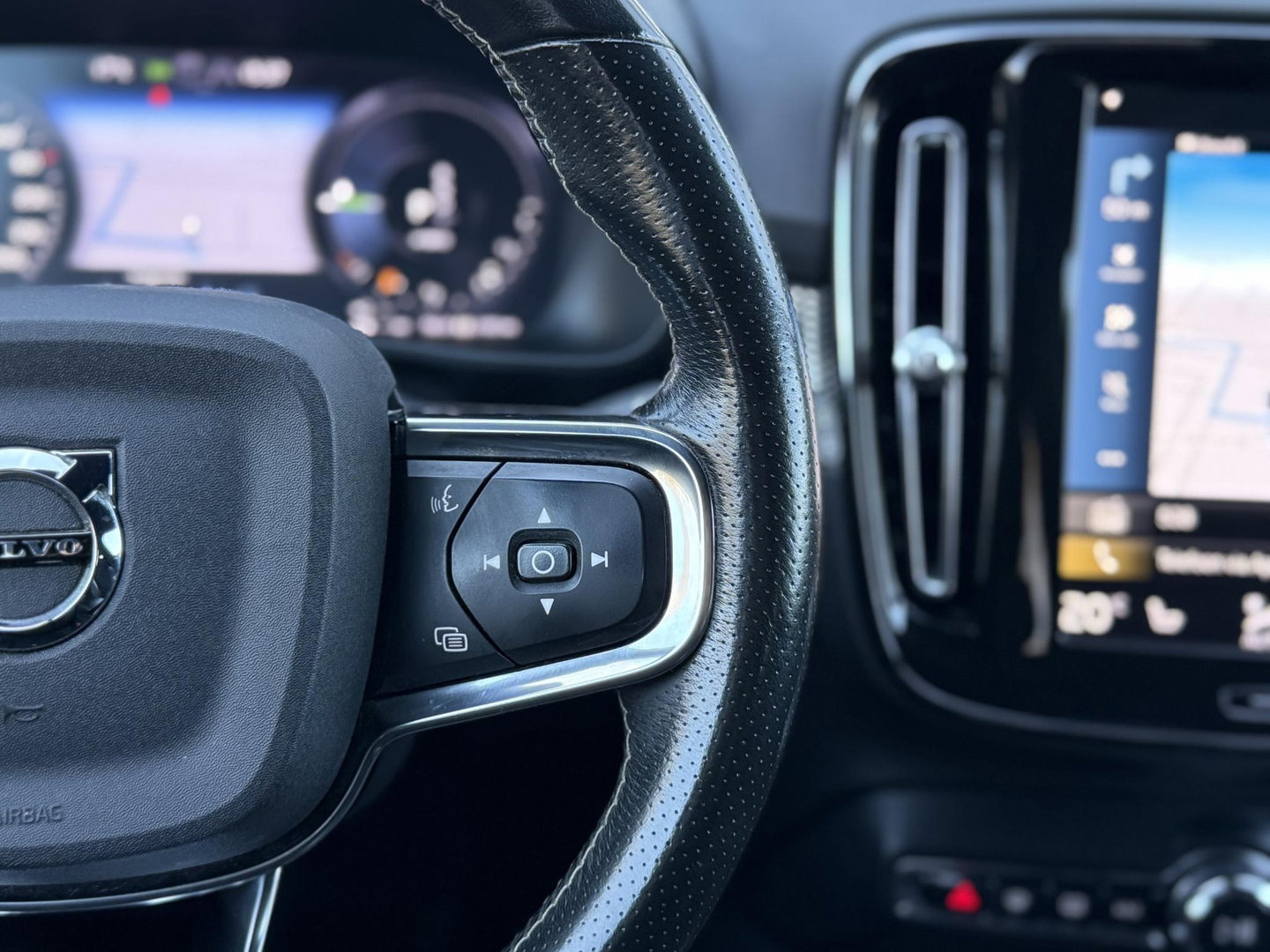 Volvo XC40 1.5 T5 Recharge 262 PK R-Design |H/K|Winterpakket|Cam|Trekhaak