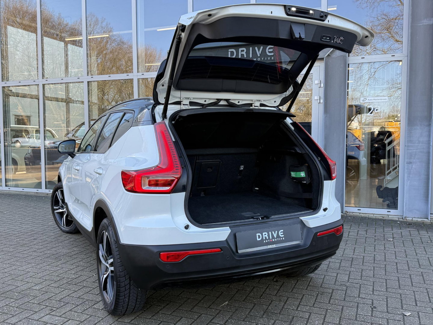 Volvo XC40 1.5 T5 Recharge 262 PK R-Design |H/K|Winterpakket|Cam|Trekhaak