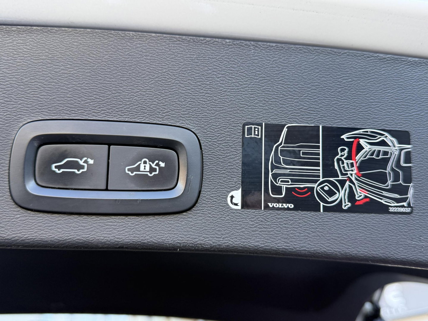 Volvo XC40 1.5 T5 Recharge 262 PK R-Design |H/K|Winterpakket|Cam|Trekhaak