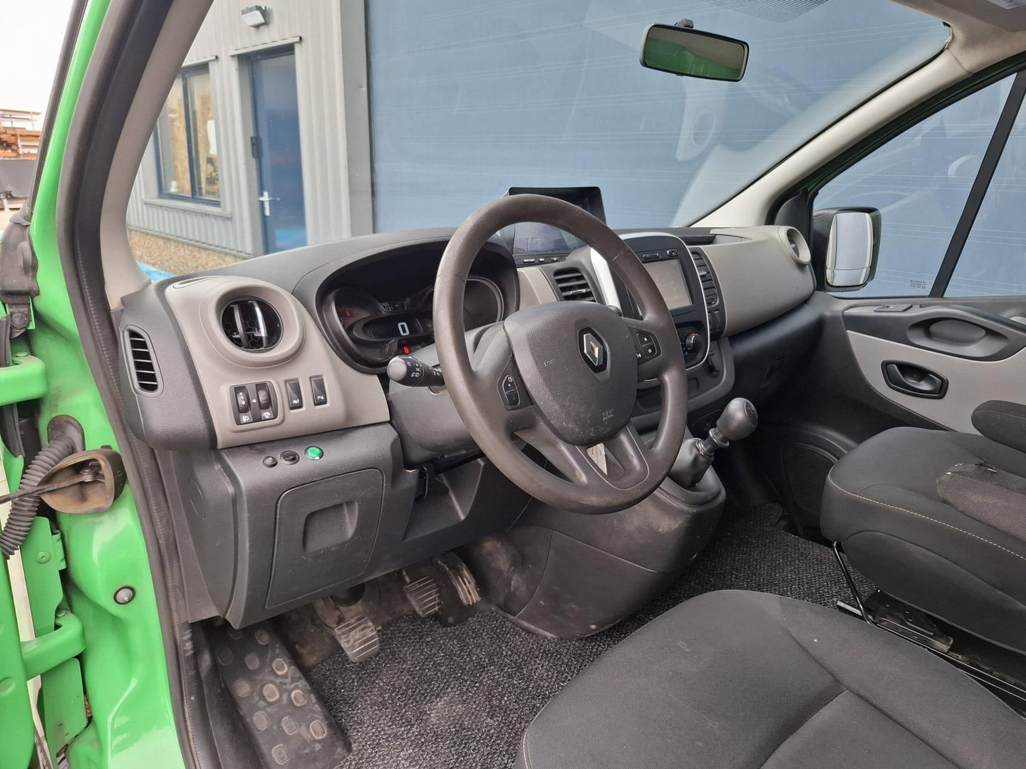 Renault Trafic 1.6 dCi T29 L2H1 Comfort Energy AIRCO / CRUISE CONTROLE / NAVI / TREKHAAK / EURO 6 / CAMERA