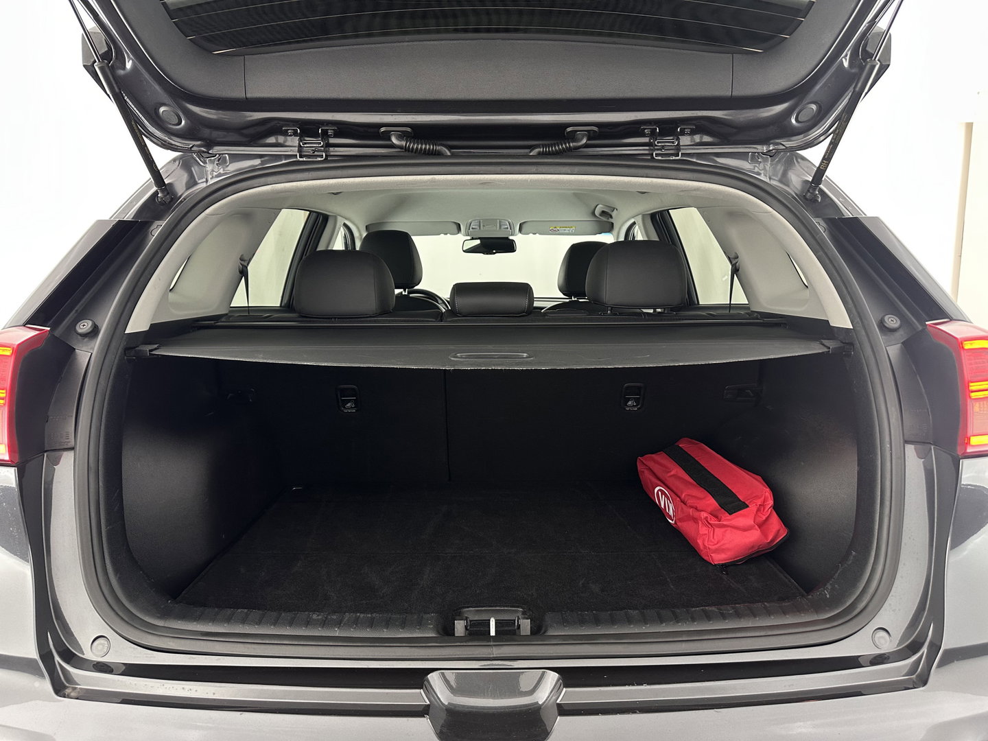 Kia Niro 1.6 GDi Hybrid DynamicPlusLine (INCL.BTW) Aut. *LEATHER | FULL-LED | ADAPTIVE-CRUISE | BLINDSPOT | HEATED-COMFORTSEATS | CAMERA | KEYLESS | NAVI-FULLMAP | AMBIENTLIGHT | LANE-ASSIST | 16''ALU*