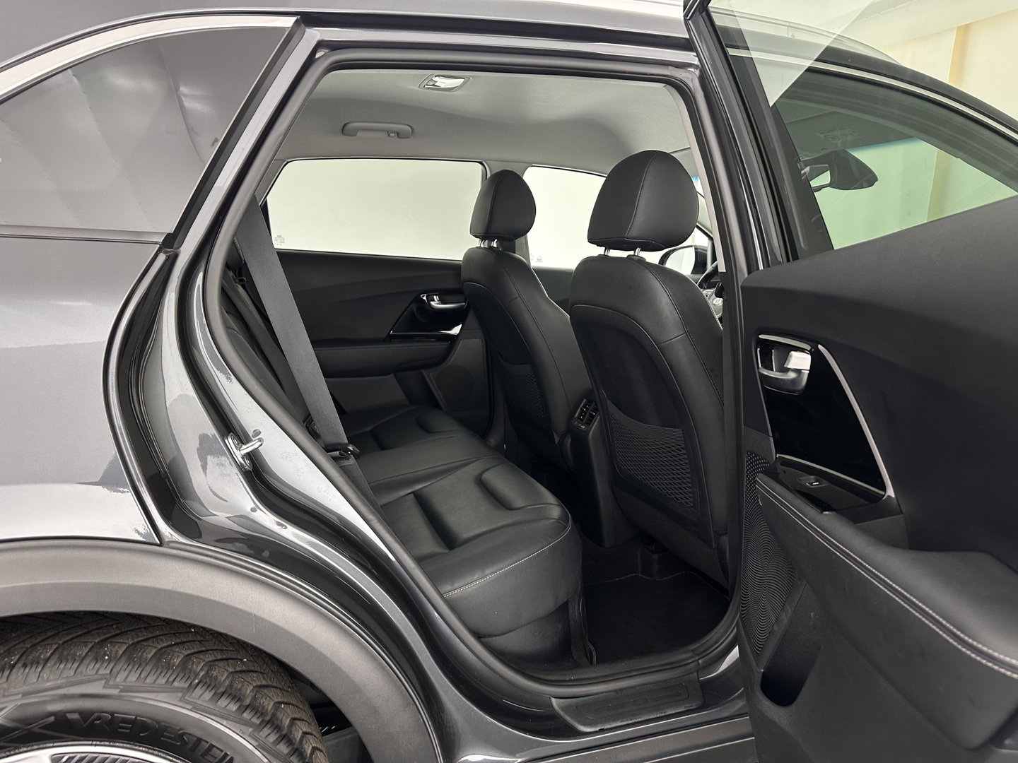 Kia Niro 1.6 GDi Hybrid DynamicPlusLine (INCL.BTW) Aut. *LEATHER | FULL-LED | ADAPTIVE-CRUISE | BLINDSPOT | HEATED-COMFORTSEATS | CAMERA | KEYLESS | NAVI-FULLMAP | AMBIENTLIGHT | LANE-ASSIST | 16''ALU*