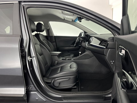 Kia Niro 1.6 GDi Hybrid DynamicPlusLine (INCL.BTW) Aut. *LEATHER | FULL-LED | ADAPTIVE-CRUISE | BLINDSPOT | HEATED-COMFORTSEATS | CAMERA | KEYLESS | NAVI-FULLMAP | AMBIENTLIGHT | LANE-ASSIST | 16''ALU*