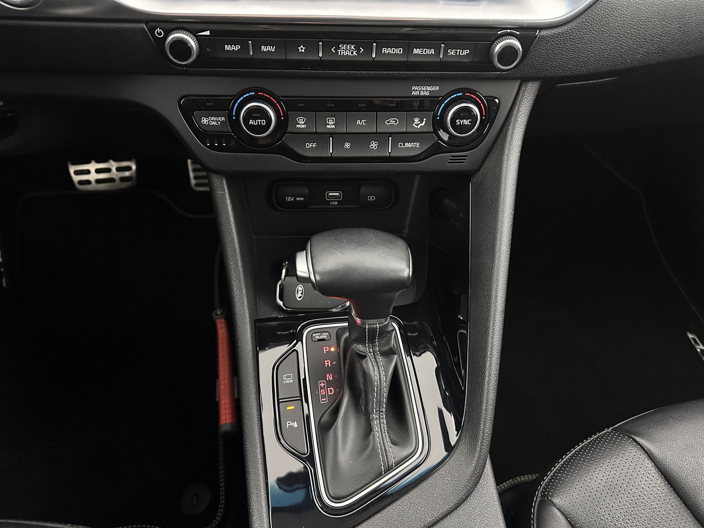 Kia Niro 1.6 GDi Hybrid DynamicPlusLine (INCL.BTW) Aut. *LEATHER | FULL-LED | ADAPTIVE-CRUISE | BLINDSPOT | HEATED-COMFORTSEATS | CAMERA | KEYLESS | NAVI-FULLMAP | AMBIENTLIGHT | LANE-ASSIST | 16''ALU*