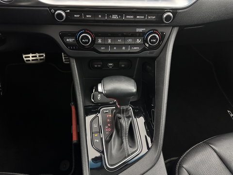 Kia Niro 1.6 GDi Hybrid DynamicPlusLine (INCL.BTW) Aut. *LEATHER | FULL-LED | ADAPTIVE-CRUISE | BLINDSPOT | HEATED-COMFORTSEATS | CAMERA | KEYLESS | NAVI-FULLMAP | AMBIENTLIGHT | LANE-ASSIST | 16''ALU*
