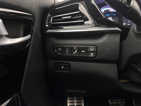 Kia Niro 1.6 GDi Hybrid DynamicPlusLine (INCL.BTW) Aut. *LEATHER | FULL-LED | ADAPTIVE-CRUISE | BLINDSPOT | HEATED-COMFORTSEATS | CAMERA | KEYLESS | NAVI-FULLMAP | AMBIENTLIGHT | LANE-ASSIST | 16''ALU*