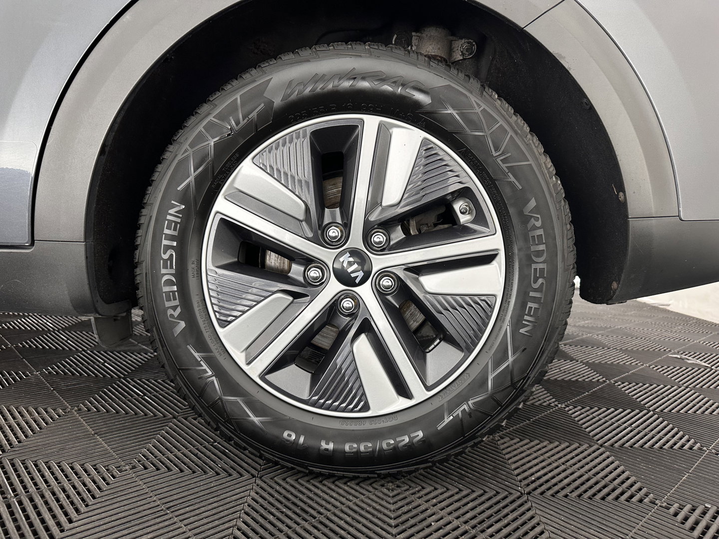 Kia Niro 1.6 GDi Hybrid DynamicPlusLine (INCL.BTW) Aut. *LEATHER | FULL-LED | ADAPTIVE-CRUISE | BLINDSPOT | HEATED-COMFORTSEATS | CAMERA | KEYLESS | NAVI-FULLMAP | AMBIENTLIGHT | LANE-ASSIST | 16''ALU*