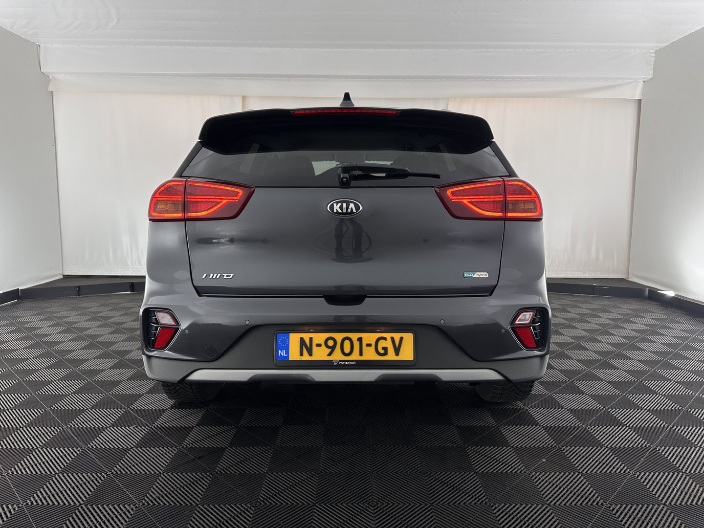 Kia Niro 1.6 GDi Hybrid DynamicPlusLine (INCL.BTW) Aut. *LEATHER | FULL-LED | ADAPTIVE-CRUISE | BLINDSPOT | HEATED-COMFORTSEATS | CAMERA | KEYLESS | NAVI-FULLMAP | AMBIENTLIGHT | LANE-ASSIST | 16''ALU*