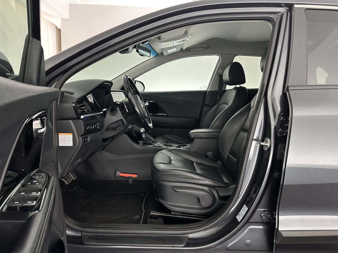 Kia Niro 1.6 GDi Hybrid DynamicPlusLine (INCL.BTW) Aut. *LEATHER | FULL-LED | ADAPTIVE-CRUISE | BLINDSPOT | HEATED-COMFORTSEATS | CAMERA | KEYLESS | NAVI-FULLMAP | AMBIENTLIGHT | LANE-ASSIST | 16''ALU*