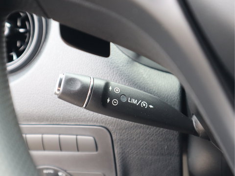 Mercedes-Benz eVito 112 66 kWh Snelladen SoH 97,6 % L2 Lang - Camera - 3 Zits - Betimmerd