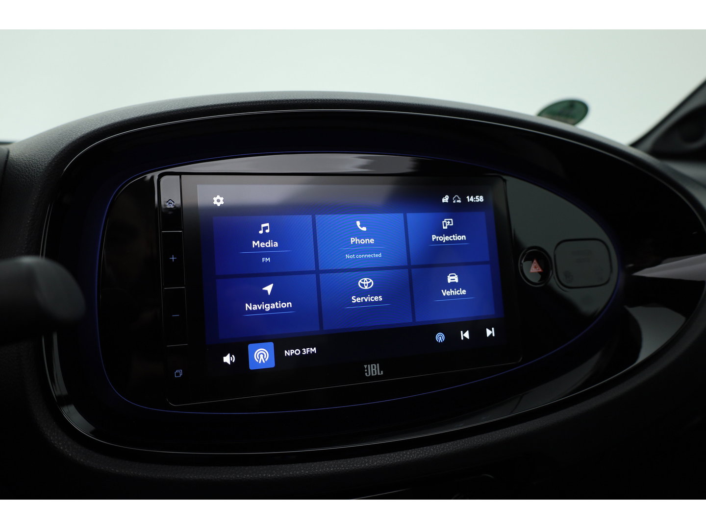 Toyota Aygo X 1.0 VVT-i S-CVT Envy | Softtop | JBL Audio | Adapt. Cruise | Camera | Apple CarPlay | LED | 18''