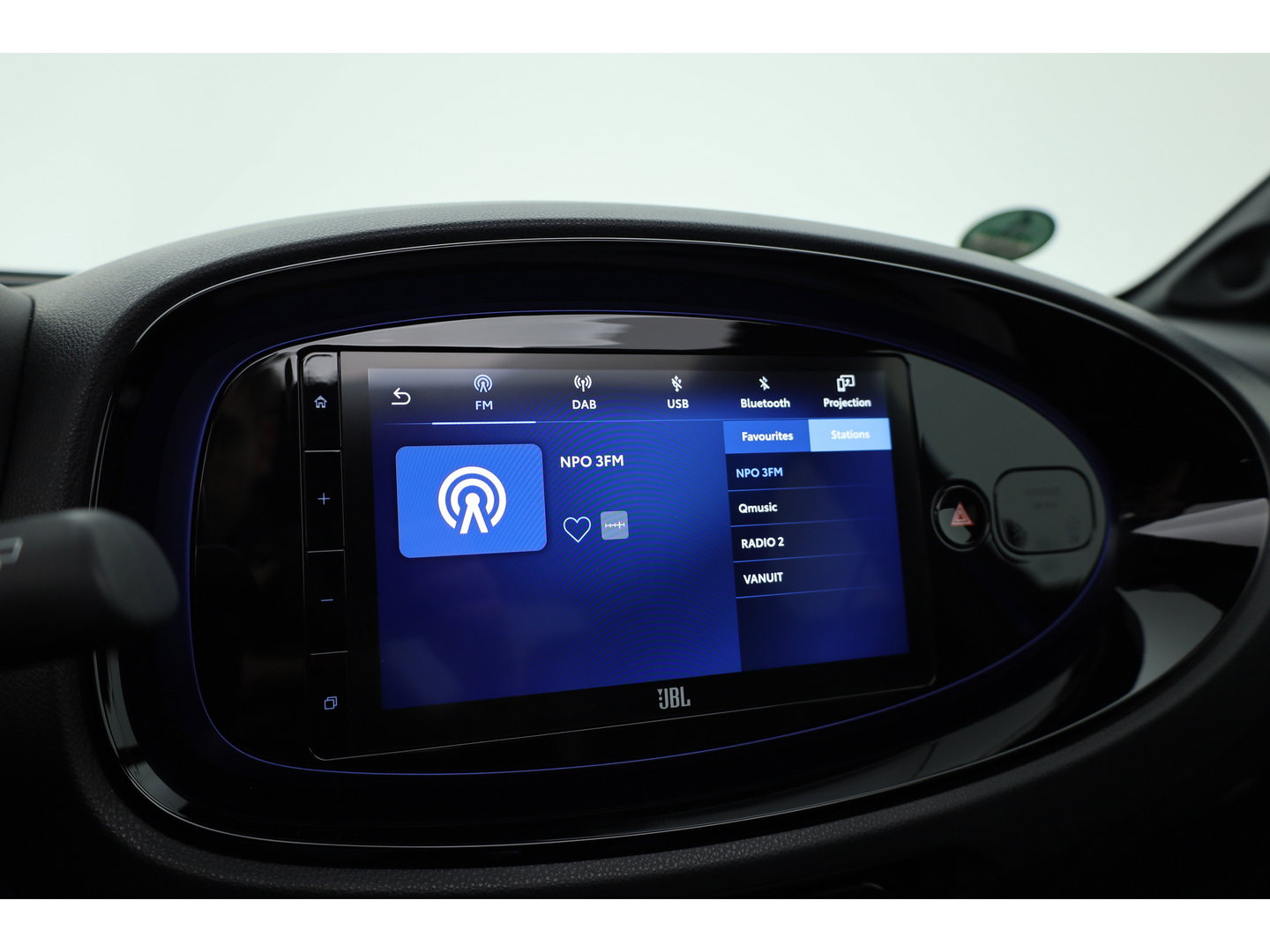 Toyota Aygo X 1.0 VVT-i S-CVT Envy | Softtop | JBL Audio | Adapt. Cruise | Camera | Apple CarPlay | LED | 18''