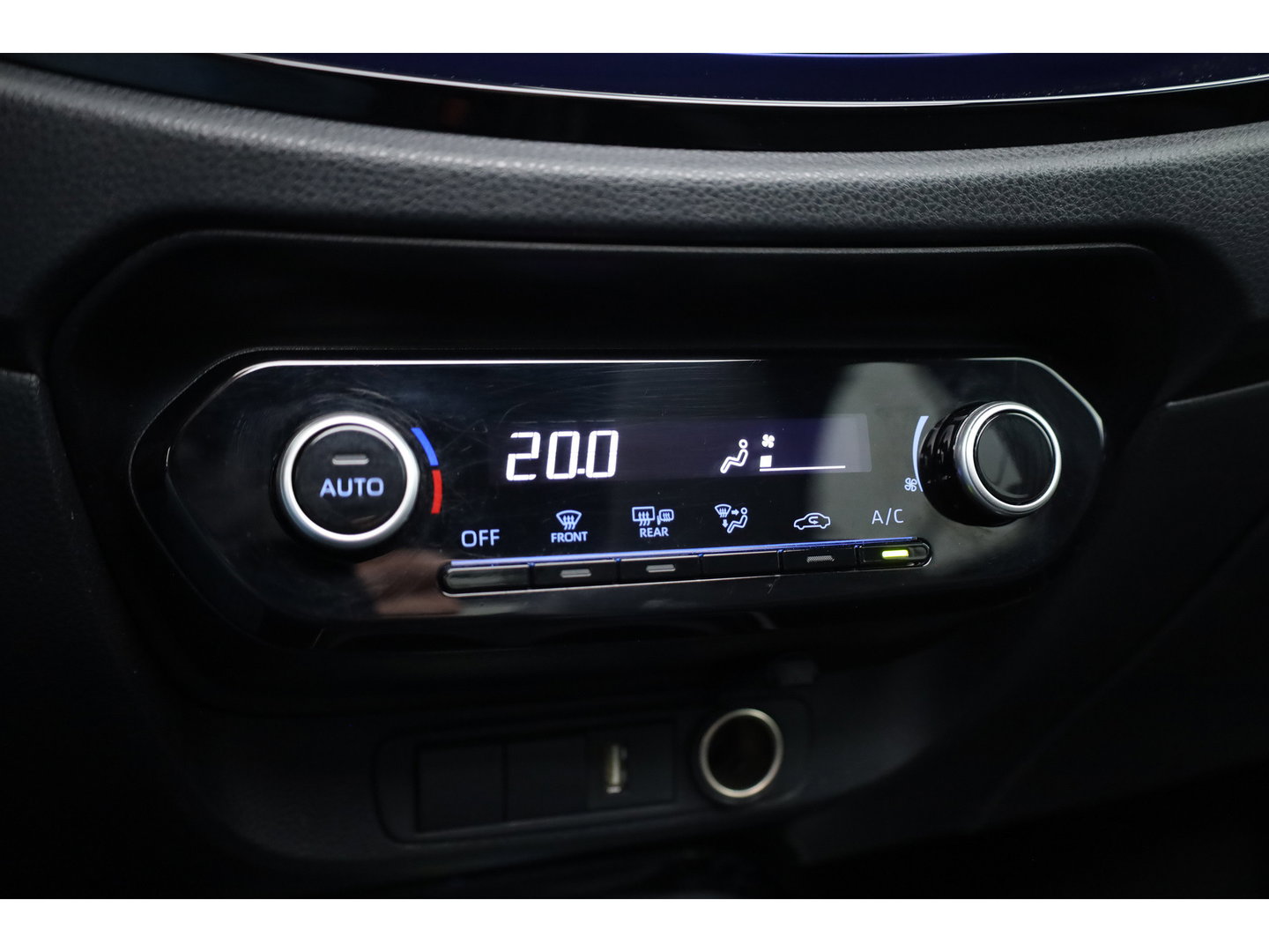 Toyota Aygo X 1.0 VVT-i S-CVT Envy | Softtop | JBL Audio | Adapt. Cruise | Camera | Apple CarPlay | LED | 18''