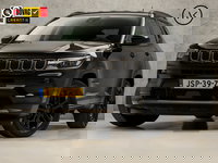 Jeep Compass - 4xe 240 Plug-in Hybrid Electric Trailhawk 240Pk automaat (VIRTUAL COCKPIT, APPLE CARPLAY, GROOT NAVI, CAMERA, LEDER, SPORTSTOELEN, TREKHAAK, ADAPTIVE CRUISE, KEYLESS, NIEUWSTAAT)