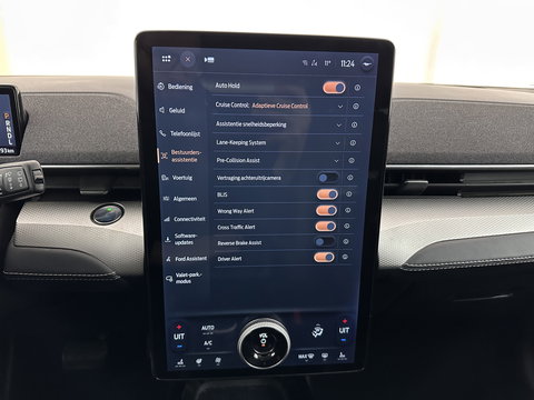 Ford Mustang Mach-E RWD 75 kWh [ 3-Fase ] (INCL.BTW) *LEATHER | FULL-LED | DAB | DIGI-COCKPIT | KEYLESS | NAVI-FULLMAP | CARPLAY | HEATED-COMFORTSEATS | TOPVIEW | ADAPTIVE-CRUISE | PRIVACY-GLASS | 18'' ALU*