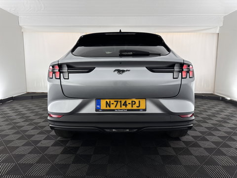 Ford Mustang Mach-E RWD 75 kWh [ 3-Fase ] (INCL.BTW) *LEATHER | FULL-LED | DAB | DIGI-COCKPIT | KEYLESS | NAVI-FULLMAP | CARPLAY | HEATED-COMFORTSEATS | TOPVIEW | ADAPTIVE-CRUISE | PRIVACY-GLASS | 18'' ALU*