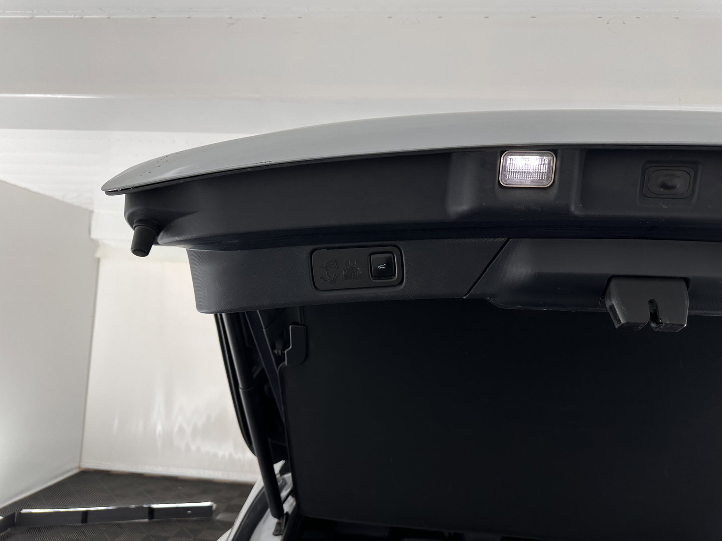 Ford Mustang Mach-E RWD 75 kWh [ 3-Fase ] (INCL.BTW) *LEATHER | FULL-LED | DAB | DIGI-COCKPIT | KEYLESS | NAVI-FULLMAP | CARPLAY | HEATED-COMFORTSEATS | TOPVIEW | ADAPTIVE-CRUISE | PRIVACY-GLASS | 18'' ALU*