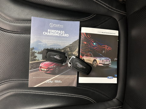 Ford Mustang Mach-E RWD 75 kWh [ 3-Fase ] (INCL.BTW) *LEATHER | FULL-LED | DAB | DIGI-COCKPIT | KEYLESS | NAVI-FULLMAP | CARPLAY | HEATED-COMFORTSEATS | TOPVIEW | ADAPTIVE-CRUISE | PRIVACY-GLASS | 18'' ALU*