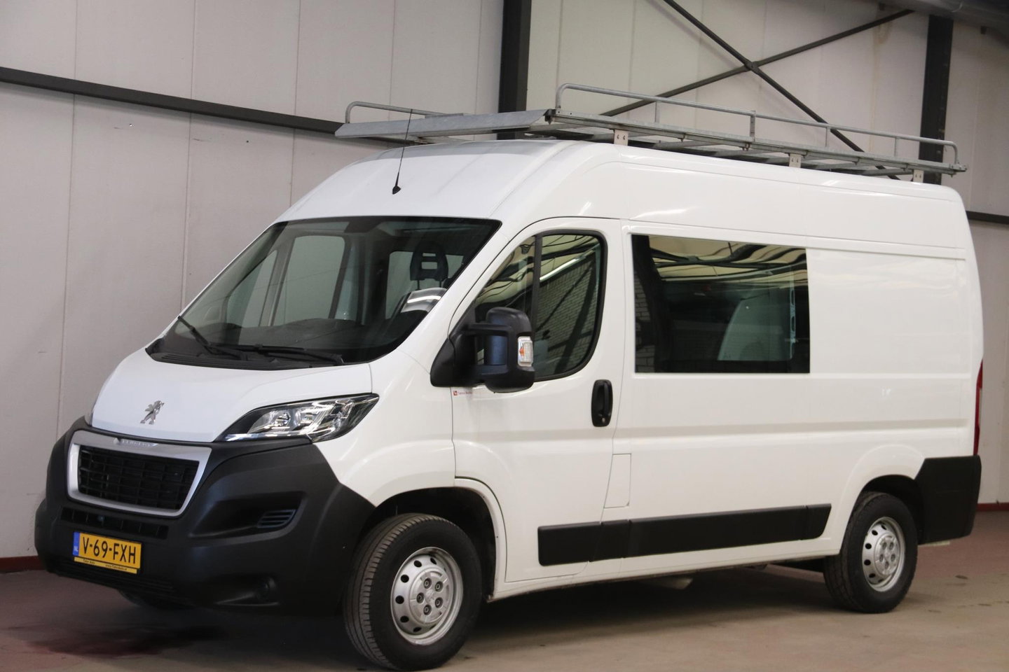 Peugeot Boxer L2H2 DUBBEL CABINE 7 personen IMPERIAAL Peugeot Boxer L2H2 DUBBEL CABINE 7 personen met IMPERIAAL