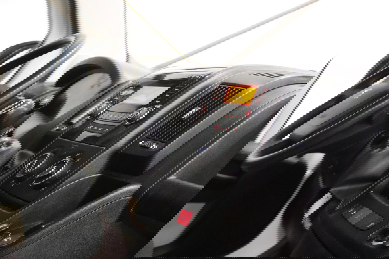 Peugeot Boxer L2H2 DUBBEL CABINE 7 personen IMPERIAAL Peugeot Boxer L2H2 DUBBEL CABINE 7 personen met IMPERIAAL