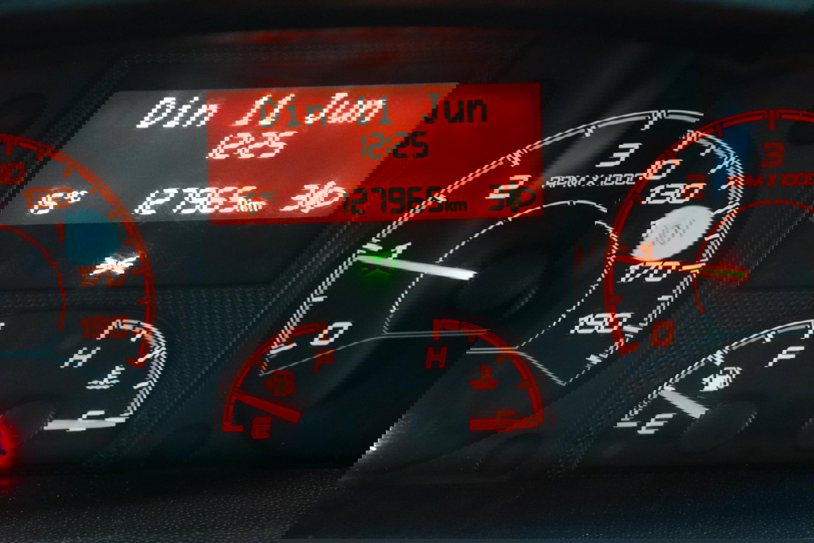 Peugeot Boxer L2H2 DUBBEL CABINE 7 personen IMPERIAAL Peugeot Boxer L2H2 DUBBEL CABINE 7 personen met IMPERIAAL