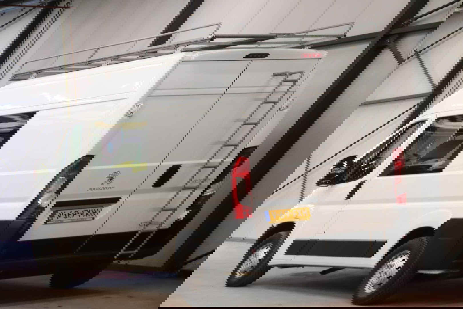 Peugeot Boxer L2H2 DUBBEL CABINE 7 personen IMPERIAAL Peugeot Boxer L2H2 DUBBEL CABINE 7 personen met IMPERIAAL