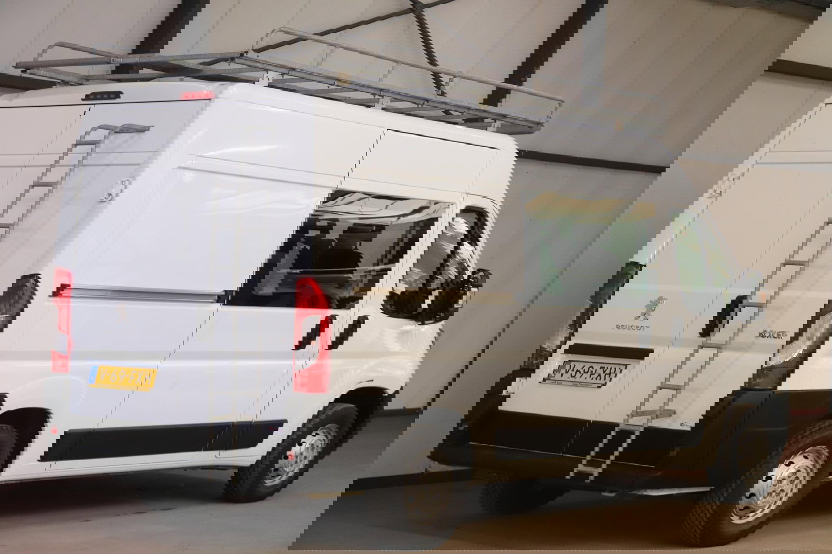 Peugeot Boxer L2H2 DUBBEL CABINE 7 personen IMPERIAAL Peugeot Boxer L2H2 DUBBEL CABINE 7 personen met IMPERIAAL