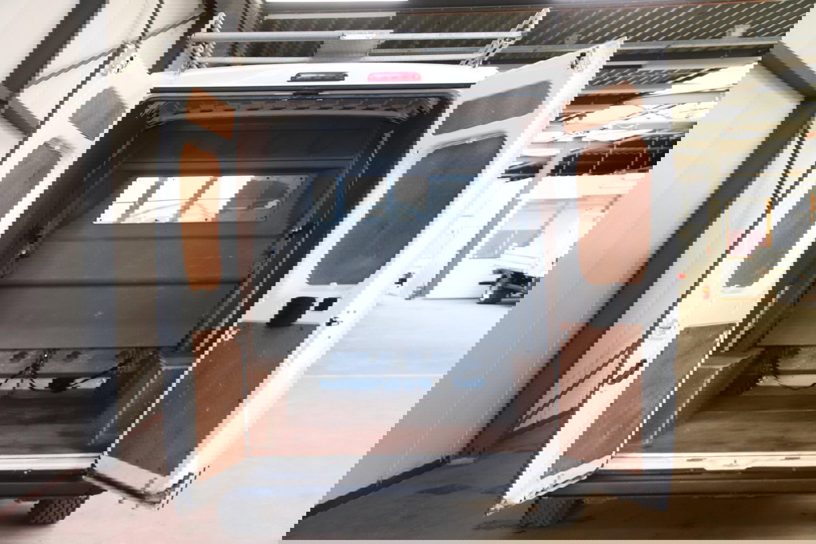 Peugeot Boxer L2H2 DUBBEL CABINE 7 personen IMPERIAAL Peugeot Boxer L2H2 DUBBEL CABINE 7 personen met IMPERIAAL