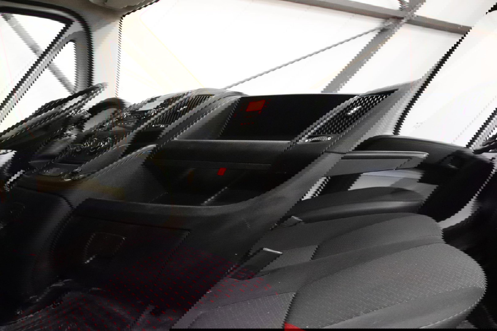 Peugeot Boxer L2H2 DUBBEL CABINE 7 personen IMPERIAAL Peugeot Boxer L2H2 DUBBEL CABINE 7 personen met IMPERIAAL