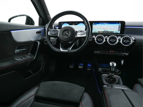 Mercedes-Benz A-Klasse 160 AMG-Sportpack Business-Solution (INCL-BTW) *WIDESCREEN-DIGI-COCKPIT | FULL-LED | LEATHER-MICROFIBRE | CAMERA | DYNAMIC-SELECT | CRUISE | HEATED-SPORTSEATS | PRIVACY-GLASS | DAB | AMBIENT-LIGHT | 18"ALU*