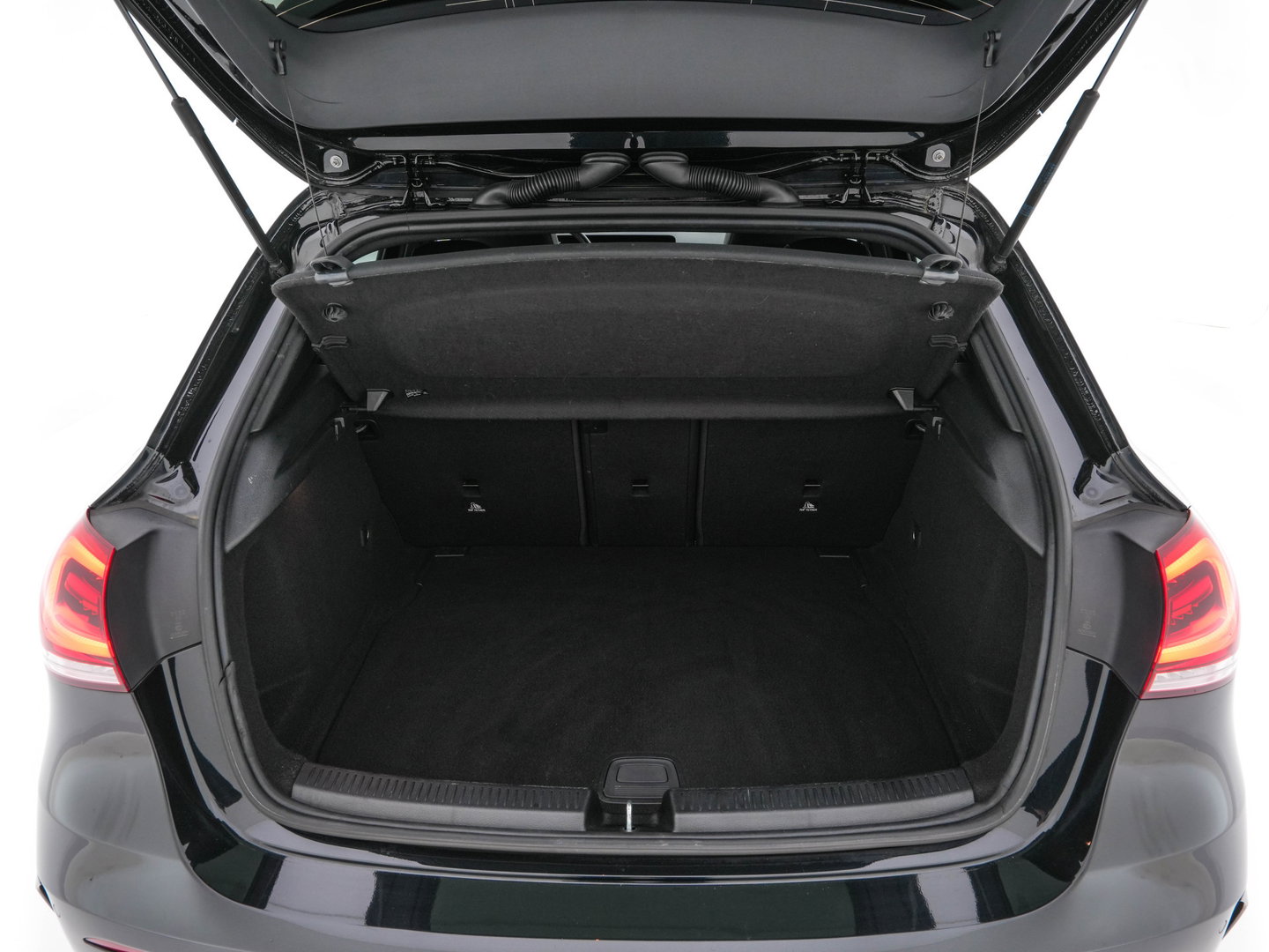 Mercedes-Benz A-Klasse 160 AMG-Sportpack Business-Solution (INCL-BTW) *WIDESCREEN-DIGI-COCKPIT | FULL-LED | LEATHER-MICROFIBRE | CAMERA | DYNAMIC-SELECT | CRUISE | HEATED-SPORTSEATS | PRIVACY-GLASS | DAB | AMBIENT-LIGHT | 18"ALU*