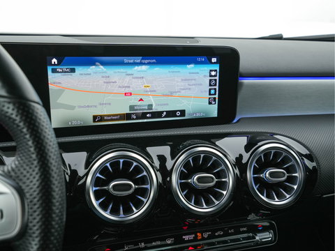 Mercedes-Benz A-Klasse 160 AMG-Sportpack Business-Solution (INCL-BTW) *WIDESCREEN-DIGI-COCKPIT | FULL-LED | LEATHER-MICROFIBRE | CAMERA | DYNAMIC-SELECT | CRUISE | HEATED-SPORTSEATS | PRIVACY-GLASS | DAB | AMBIENT-LIGHT | 18"ALU*