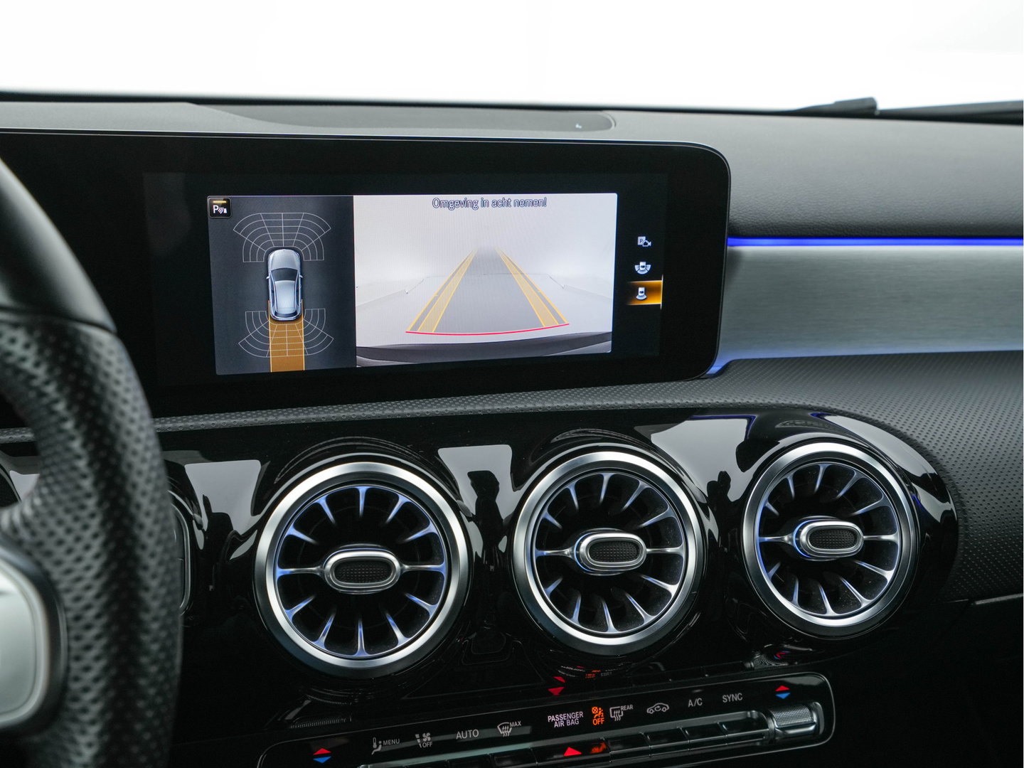 Mercedes-Benz A-Klasse 160 AMG-Sportpack Business-Solution (INCL-BTW) *WIDESCREEN-DIGI-COCKPIT | FULL-LED | LEATHER-MICROFIBRE | CAMERA | DYNAMIC-SELECT | CRUISE | HEATED-SPORTSEATS | PRIVACY-GLASS | DAB | AMBIENT-LIGHT | 18"ALU*