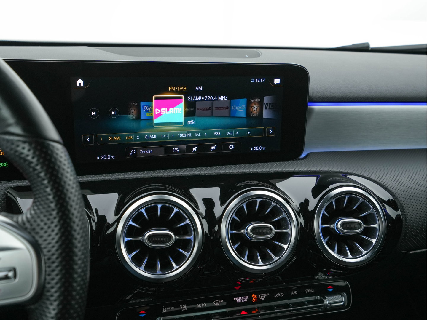 Mercedes-Benz A-Klasse 160 AMG-Sportpack Business-Solution (INCL-BTW) *WIDESCREEN-DIGI-COCKPIT | FULL-LED | LEATHER-MICROFIBRE | CAMERA | DYNAMIC-SELECT | CRUISE | HEATED-SPORTSEATS | PRIVACY-GLASS | DAB | AMBIENT-LIGHT | 18"ALU*