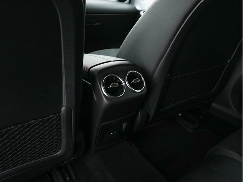 Mercedes-Benz A-Klasse 160 AMG-Sportpack Business-Solution (INCL-BTW) *WIDESCREEN-DIGI-COCKPIT | FULL-LED | LEATHER-MICROFIBRE | CAMERA | DYNAMIC-SELECT | CRUISE | HEATED-SPORTSEATS | PRIVACY-GLASS | DAB | AMBIENT-LIGHT | 18"ALU*