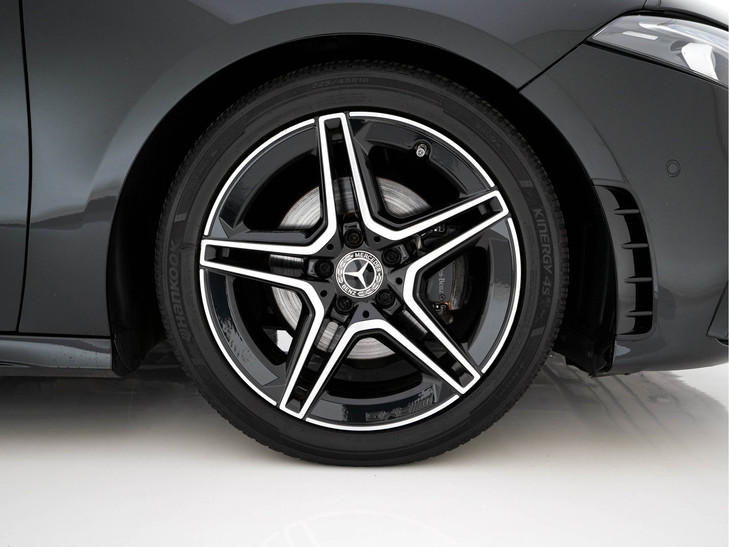 Mercedes-Benz A-Klasse 160 AMG-Sportpack Business-Solution (INCL-BTW) *WIDESCREEN-DIGI-COCKPIT | FULL-LED | LEATHER-MICROFIBRE | CAMERA | DYNAMIC-SELECT | CRUISE | HEATED-SPORTSEATS | PRIVACY-GLASS | DAB | AMBIENT-LIGHT | 18"ALU*